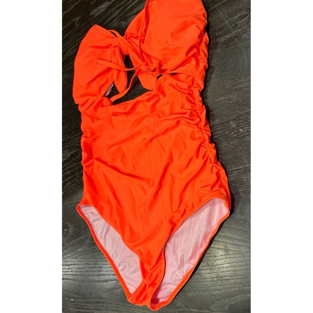 ‎Swimsuit